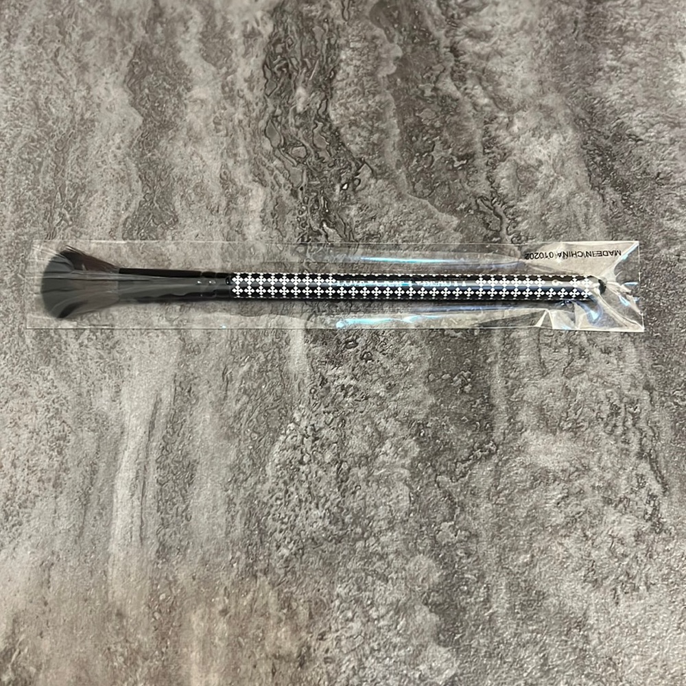LOVE+CRAFT+BEAUTY Highlighter Brush #9